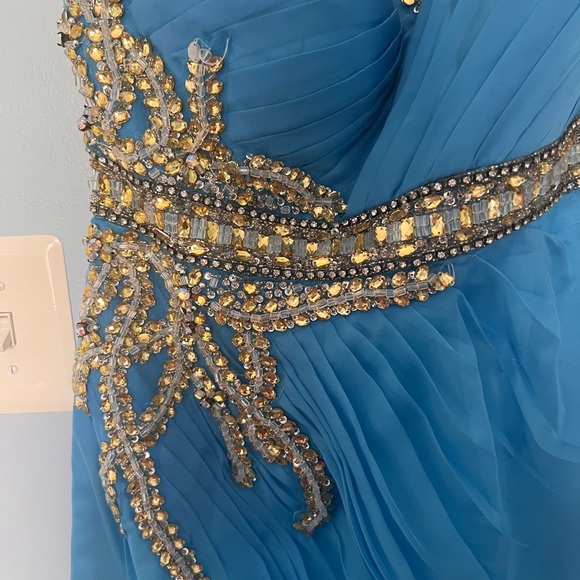 Terani couture dress (used very good condition). Size 8 with scarf - Picture 2 of 8